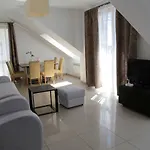 Ams A12 Apartamento Rewal
