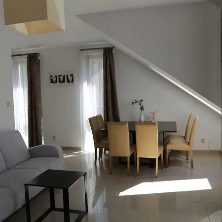 Ams A12 アパート レバル